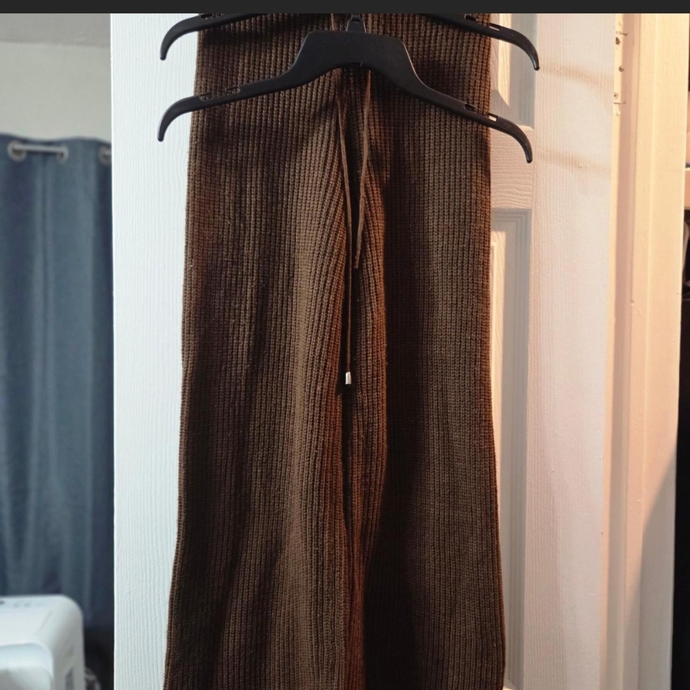 Knitted Ribbed Set in Deep Brown